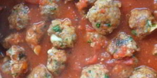 Рецепт мясных шариков с моцареллой в томатном соусе