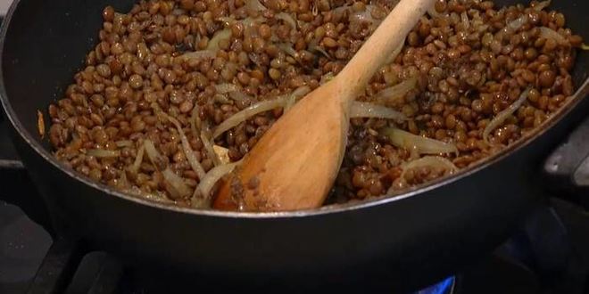 Рецепт ароматной чечевицы со шпинатом и йогуртом