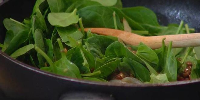 Рецепт ароматной чечевицы со шпинатом и йогуртом