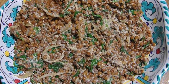 Рецепт ароматной чечевицы со шпинатом и йогуртом