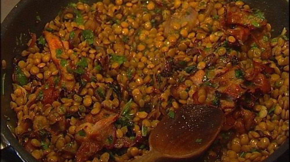 Как приготовить чечевицу с травами и беконом