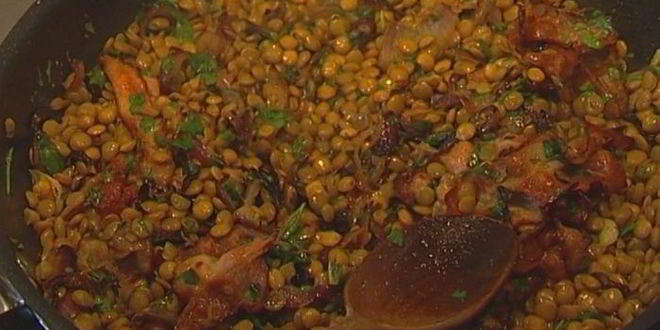 Рецепт чечевицы с травами и беконом