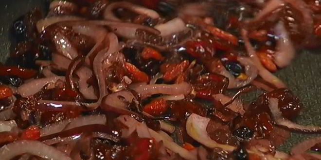 Рецепт красного риса с барбарисом и фисташками