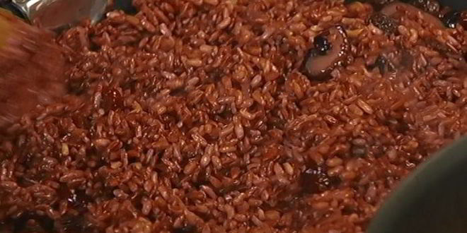 Рецепт красного риса с барбарисом и фисташками