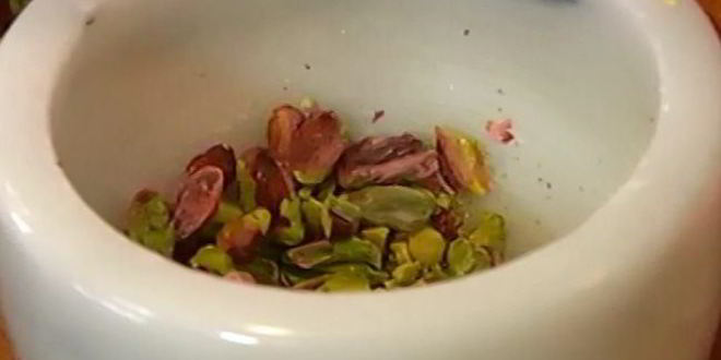 Рецепт красного риса с барбарисом и фисташками