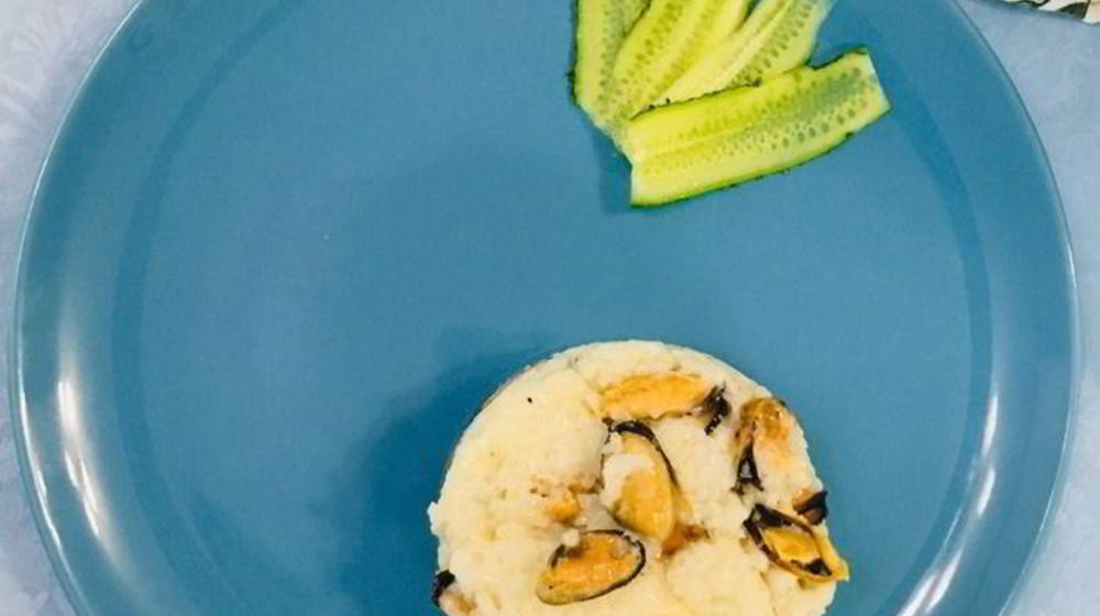 Как приготовить рис с голубым сыром и мидиями