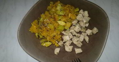 Рецепт Риса с куркумой, паприкой и овощами и грудка индейки с хмели-сунели