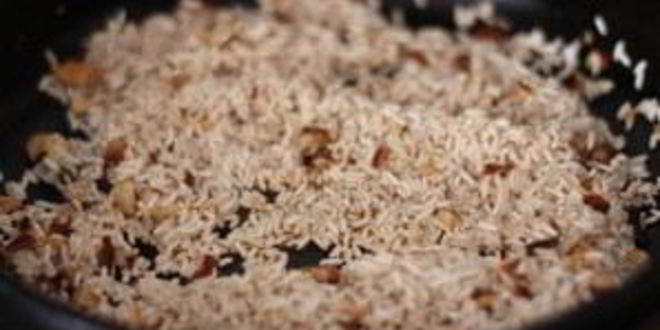 Рецепт риса с зеленым горошком и миндалем