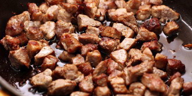 Рецепт риса со свининой, овощами и омлетом