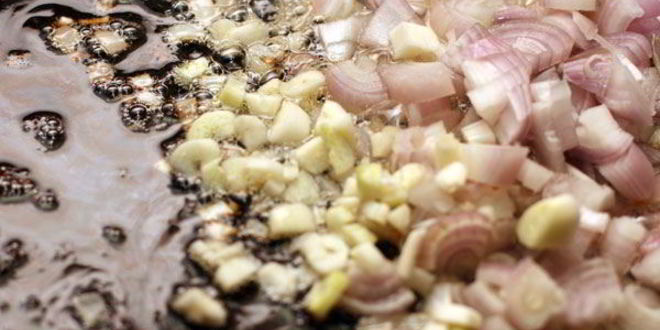 Рецепт риса со свининой, овощами и омлетом