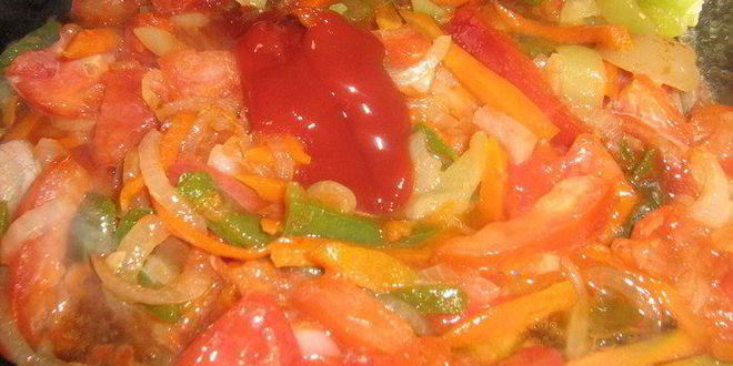 Рецепт голубцов ленивых паровых под овощным соусом