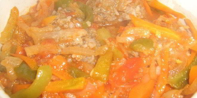 Рецепт голубцов ленивых паровых под овощным соусом