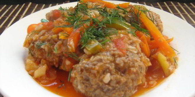 Рецепт голубцов ленивых паровых под овощным соусом