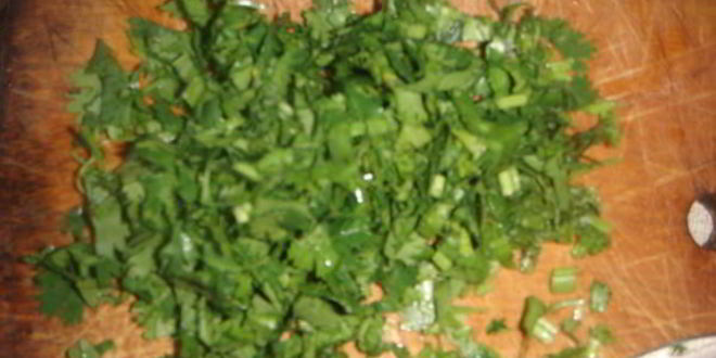 Рецепт голубцов в лахане с двумя соусами