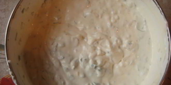 Рецепт голубцов в лахане с двумя соусами