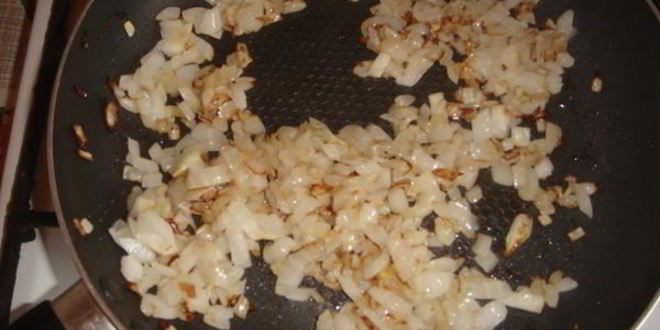 Рецепт голубцов в лахане с двумя соусами