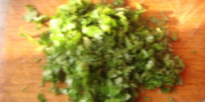 Рецепт голубцов в лахане с двумя соусами