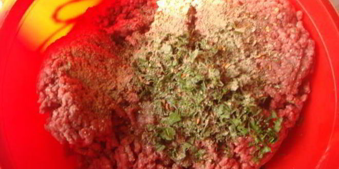 Рецепт голубцов в лахане с двумя соусами