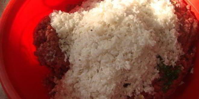 Рецепт голубцов в лахане с двумя соусами