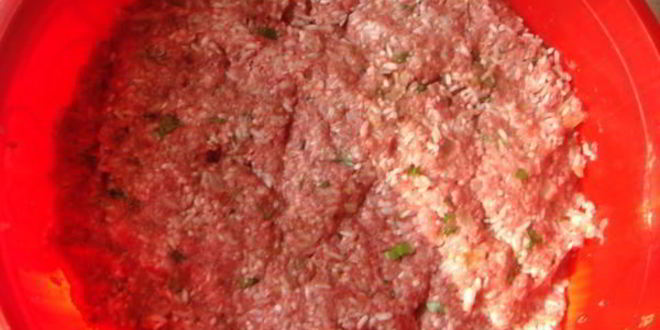 Рецепт голубцов в лахане с двумя соусами