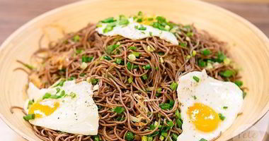 Рецепт Гречневой лапши с капустой и яйцом