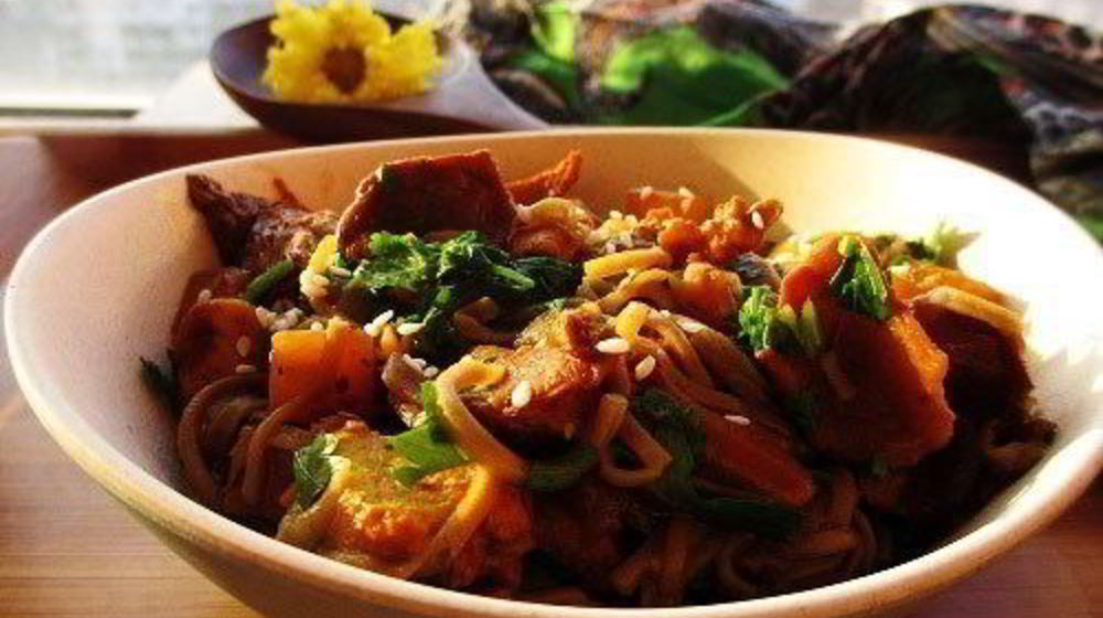 Как приготовить гречневую лапшу с тыквой, лисичками и курицей