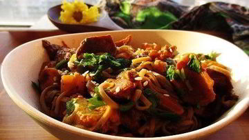 Рецепт Гречневой лапши с тыквой, лисичками и курицей