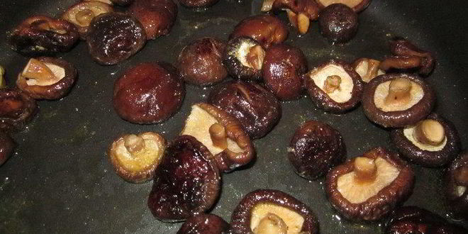 Рецепт гречневой лапши соба с грибами и креветками