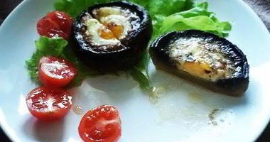Рецепт Грибов, фаршированных перепелиными яйцами