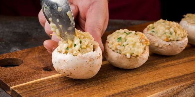 Рецепт грибов, фаршированных перловкой
