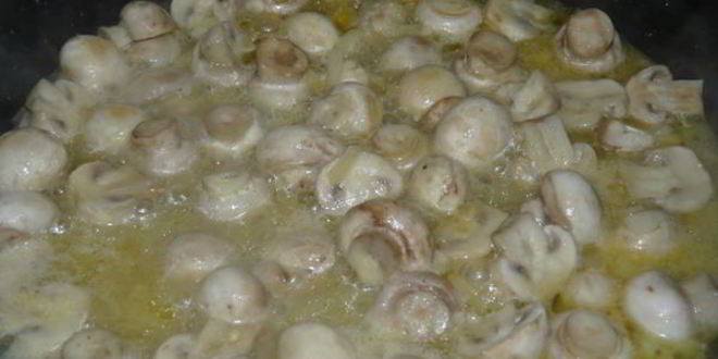 Рецепт грибов в сливочно-сырной подливке