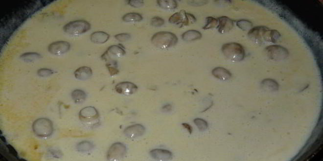 Рецепт грибов в сливочно-сырной подливке