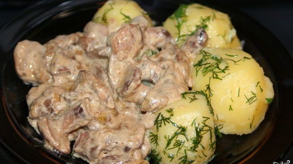Как приготовить маслята, тушеные с картофелем