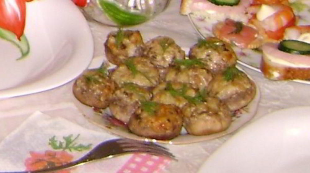 Как приготовить шампиньоны, фаршированные орешками