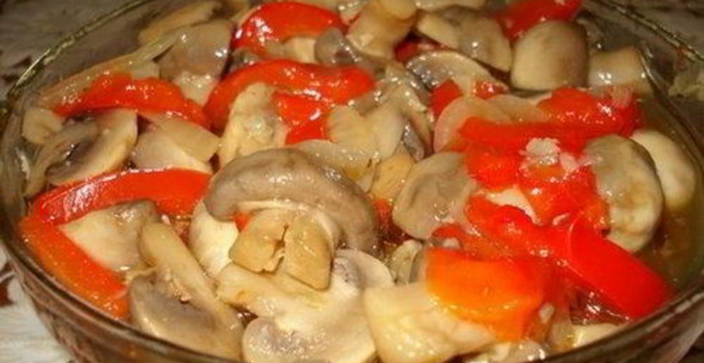 Рецепт шампиньоны с рисовой лапшой и салатом