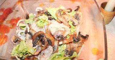 Рецепт Шампиньонов с рисовой лапшой и салатом