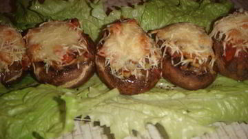 Рецепт Шампиньонов, запеченных с помидором и сыром