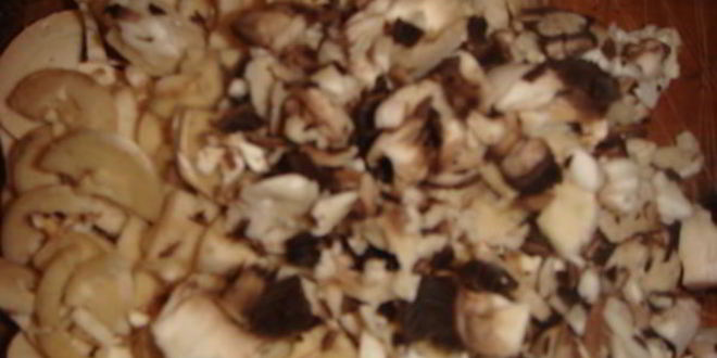 Рецепт шампиньонов, запеченных с помидором и сыром