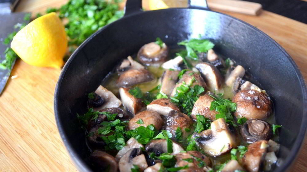 Как приготовить шампиньонов, запеченных в духовке