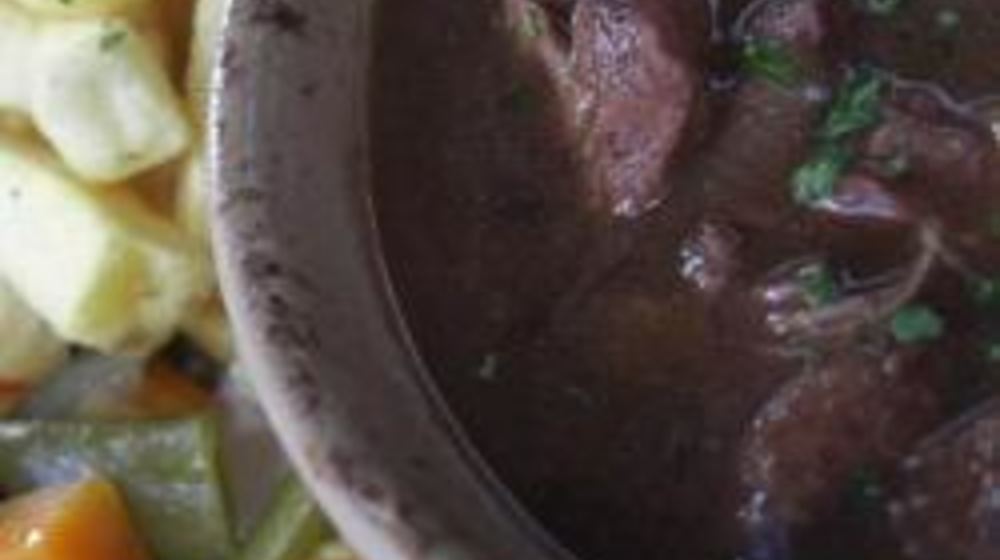 Как приготовить гуляш из говядины с луком и кетчупом