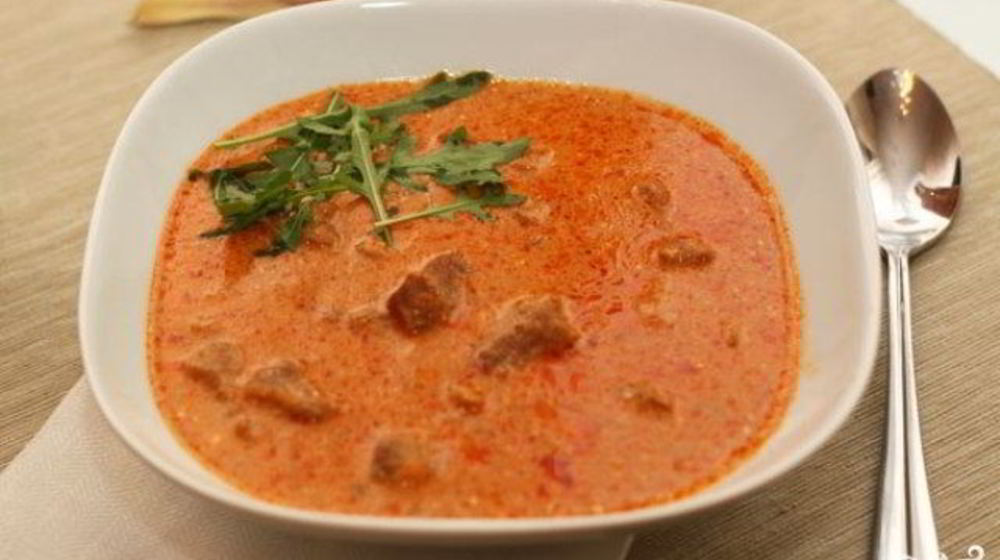 Как приготовить гуляш из свинины с помидорами