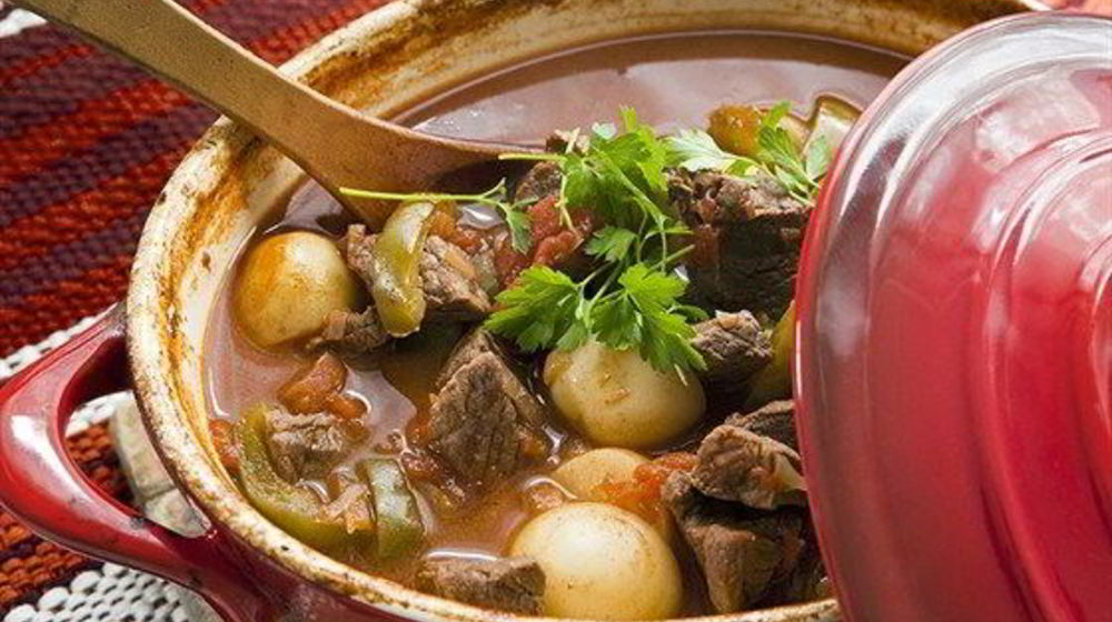 Как приготовить гуляш по-венгерски с яичной лапшой