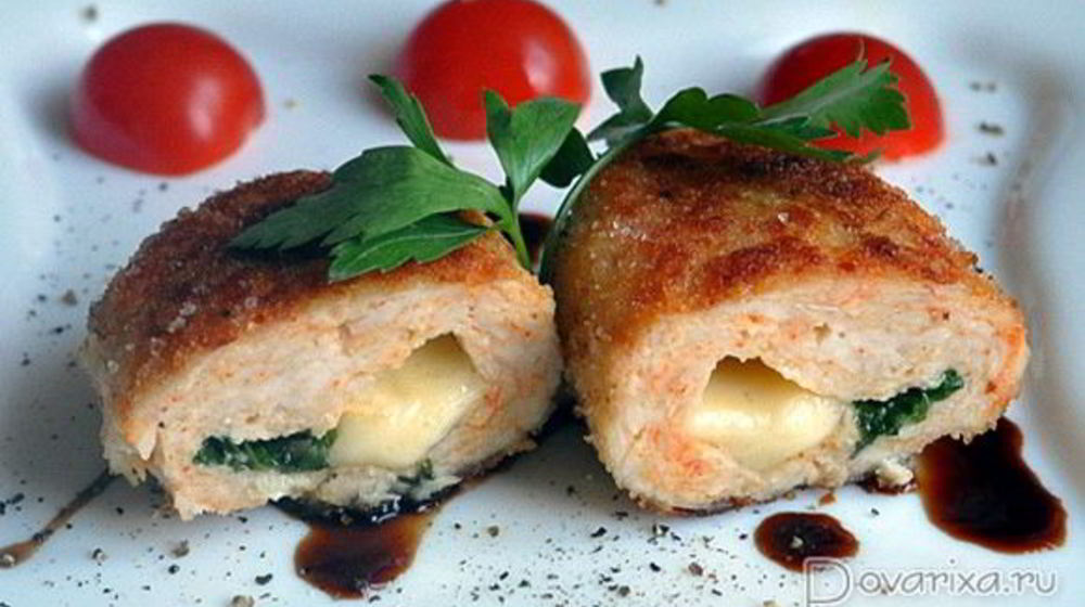 Как приготовить куриные котлеты с начинкой из сыра