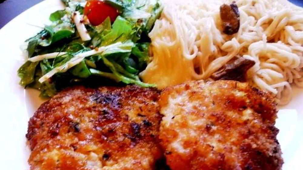 Как приготовить свиные котлеты с пармезаном