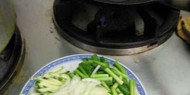 Рецепт лапши рисовой с овощами и креветками