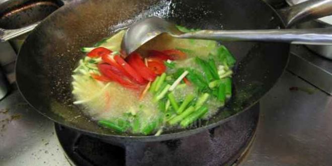 Рецепт лапши рисовой с овощами и креветками