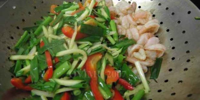 Рецепт лапши рисовой с овощами и креветками