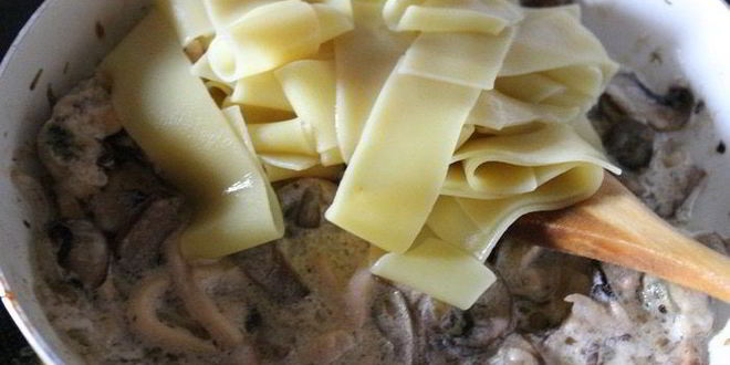 Рецепт лапши с морепродуктами и грибами