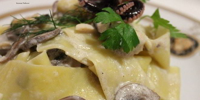Рецепт лапши с морепродуктами и грибами
