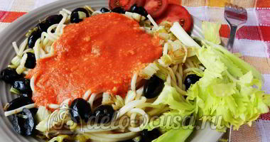 Рецепт Макарон с томатным соусом и маслинами